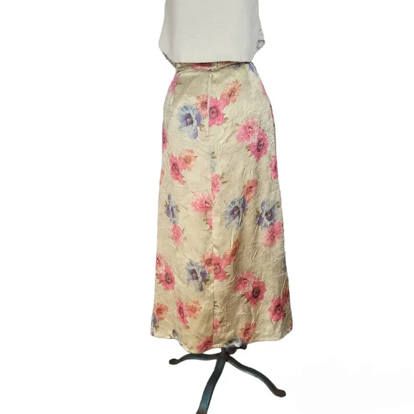 Vintage Gold and pink silky maxi skirt with floral print - Picture 3 of 15